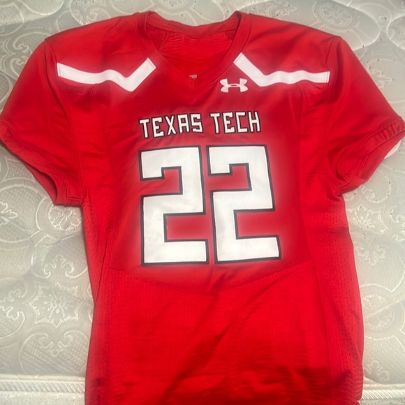 It’s new Size large its gonna be tight like a medium so if your a large get XL - Picture 1 of 2